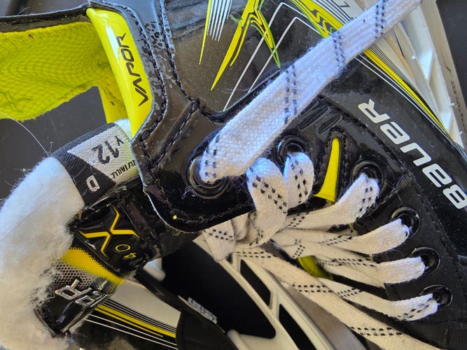 Bauer Vapor Fly40 Hockey Skates Regular Width 12 (Used)