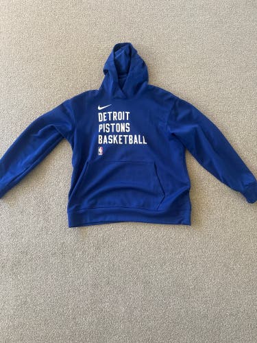 Detroit Pistons Men's Large Nike Sweatshirt