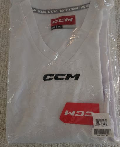 White XXL Adult Unisex CCM 5000 Practice Jersey