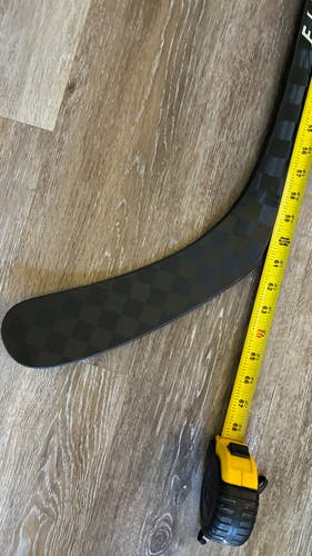 Senior Bauer Vapor Flylite Right Handed Hockey Stick P92 77 Flex (Used)