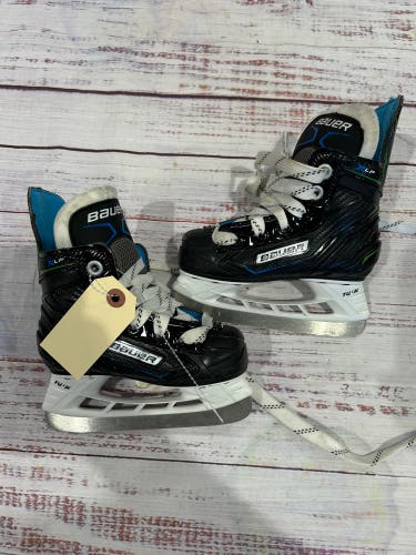 Youth Bauer X-LP Hockey Skates Regular Width 7 (Used)