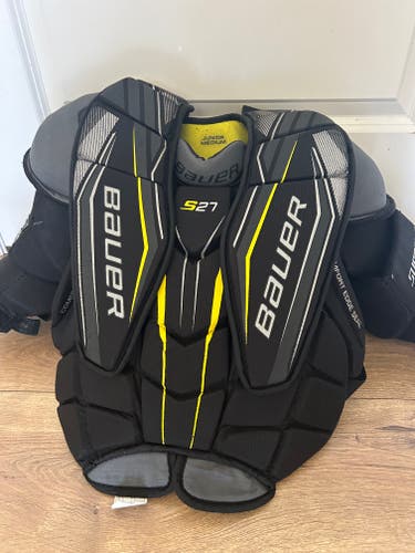 Medium Bauer Supreme S27 Goalie Chest Protector (Used)
