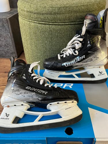 Black/Gray 2023 Bauer Vapor Hyperlite 2 Hockey Skates Regular Width 8 (Used)