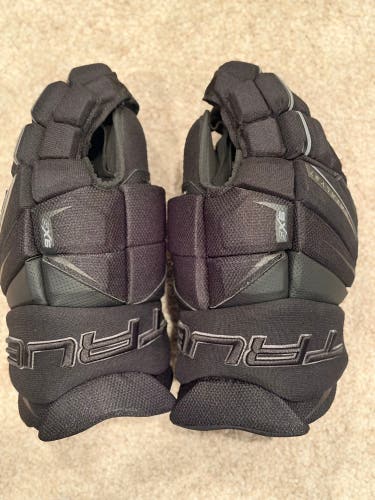 NEW True Catalyst 9x5 Gloves, Blackout 15"