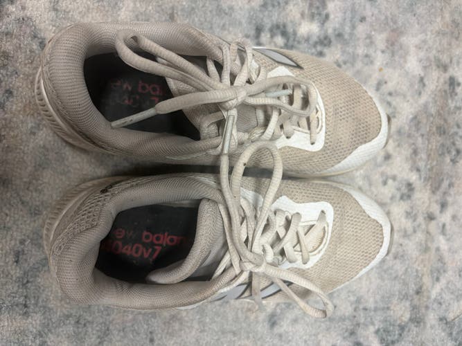 Kid's 2Y (Big Kids / Youth) New Balance Turf Cleats (Used)