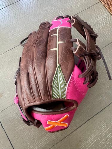 Absolutely Ridiculous RH Infield Rose Baseball Glove 11.75" (New)