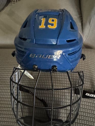Large Bauer Re-Akt 150 Helmet w/cage. (Used)