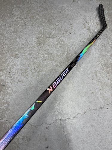 77 Flex P28M Bauer Flylite Left Hand Hockey Stick (Like New) Pro Stock