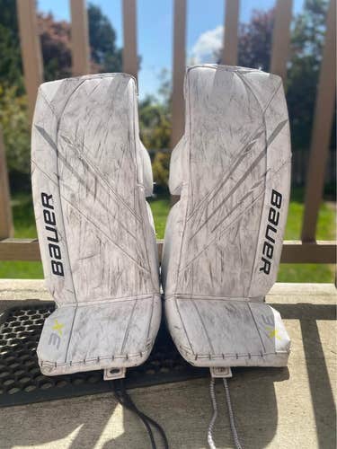Medium Bauer Vapor 3X Goalie Leg Pads (Used)