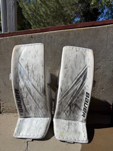 Small Bauer Vapor Hyperlite 2 Goalie Leg Pads (Used)