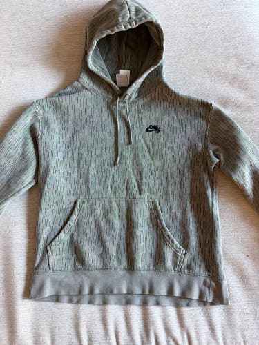 Green Men's Medium Nike Sweatshirt (Used)