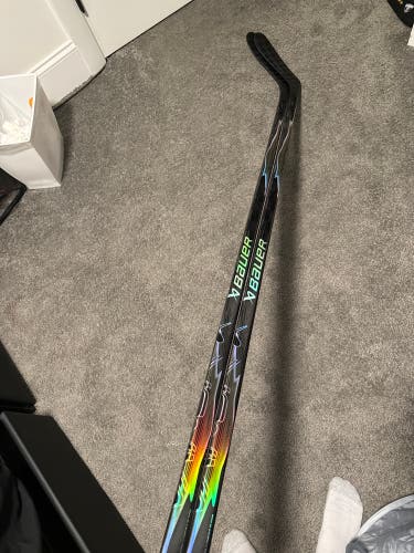 2 pack Senior Bauer Vapor Flylite Left Hand Hockey Stick P28 70 Flex (New)