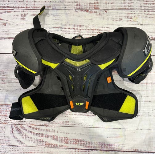 Small Senior CCM Tacks XF Shoulder Pads (Used)