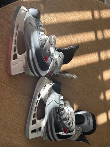 Bauer Vapor XII Hockey Skates Regular Width 6.5 (Used)