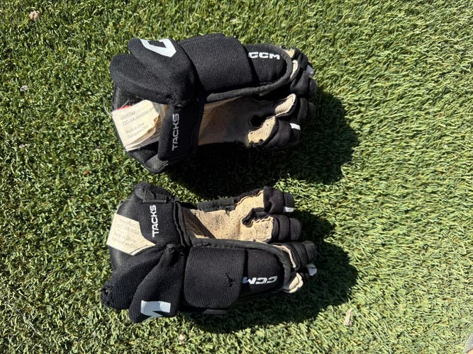CCM AS550 Gloves 8" (Used)