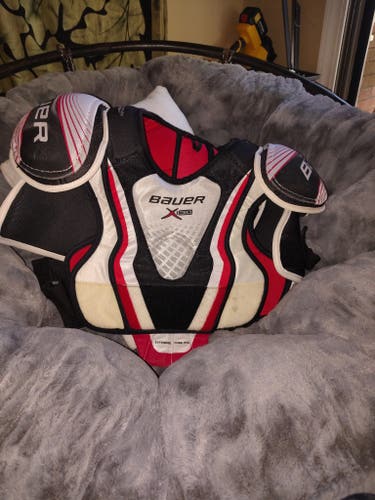Men's Medium Senior Bauer X 30 Shoulder Pads (Used)