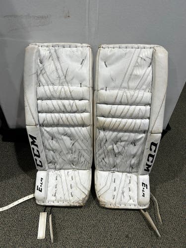 White 31" Intermediate CCM Extreme Flex 4.9 Goalie Leg Pads (Used)