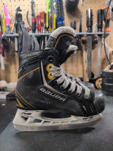 Black Bauer Supreme One.6 Hockey Skates Regular Width 10 (Used) Youth