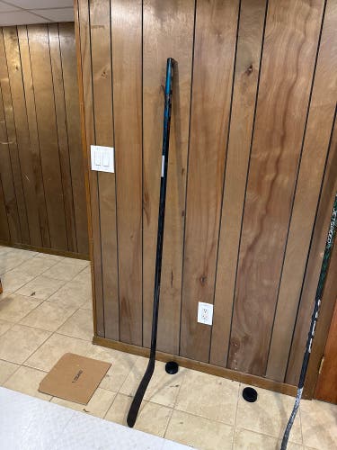 Senior CCM Vizion Right Handed Hockey Stick P29+1/4 68 Flex (Used)