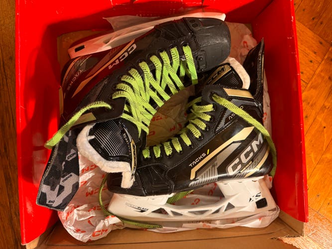 CCM (Used) Intermediate Hockey Skates