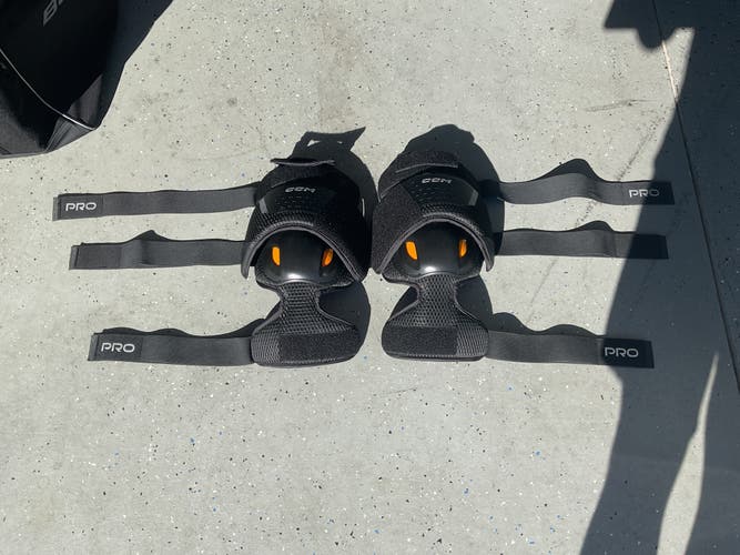 CCM Pro Goalie Knee Pads Senior (Used)