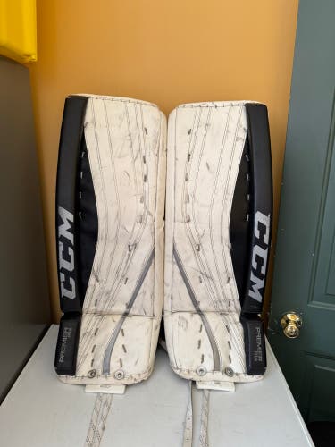 31" CCM Premier R1.9 Goalie Leg Pads (Used)