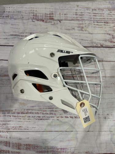 White Medium STX Stallion 650 Helmet (Used)