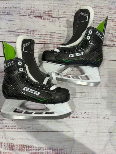 Junior Bauer X-LS Hockey Skates Regular Width Size 3 (New)