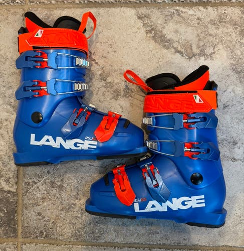 Lange RSJ 65 Junior Race Ski Boots: Mondo 21.5 (258 mm BSL), Used One Season