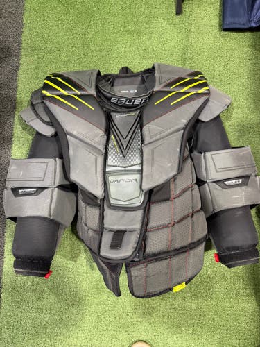 Bauer Vapor Hyperlite Goalie Chest Protector | Senior Medium