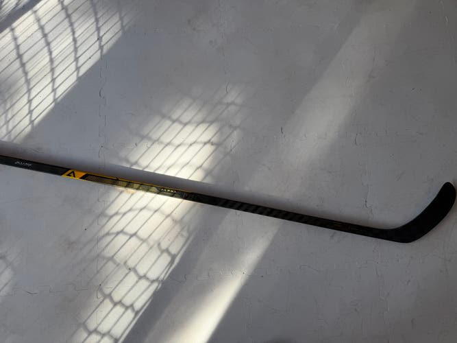 Senior Warrior Alpha LX3 Pro Right Handed Hockey Stick P28 80 Flex Pro Stock (Used)