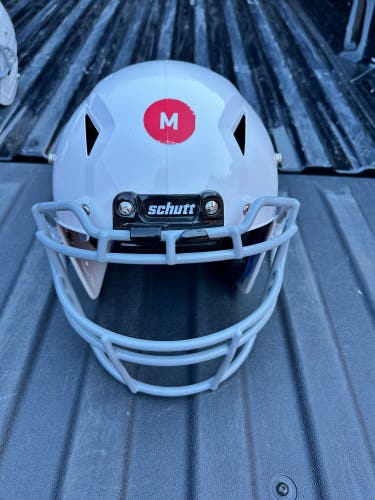 White Youth Medium Schutt Vengeance A11 Helmet (Used)