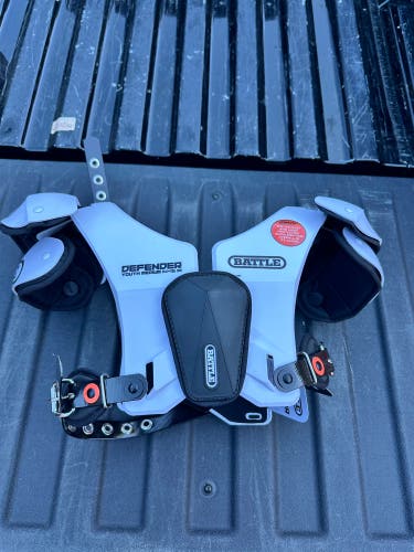 Medium Youth Battle Defender Shoulder Pads (New)