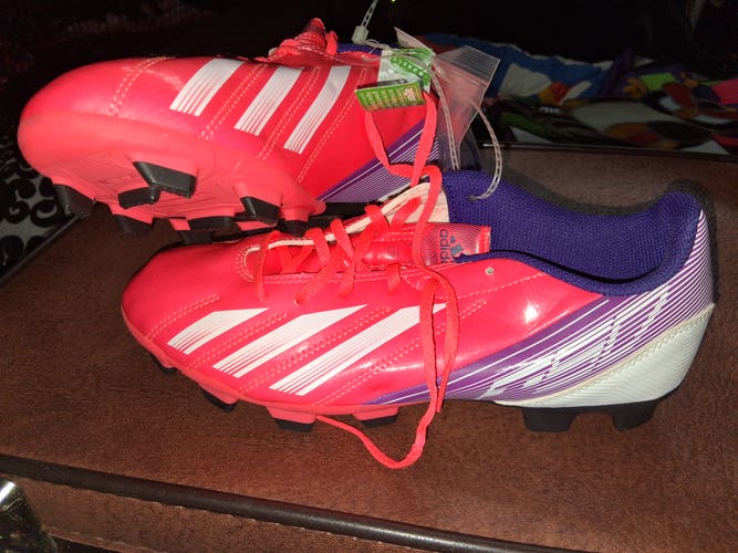 NEW WITH TAGS--VINTAGE ADIDAS SOCCER CLEATS