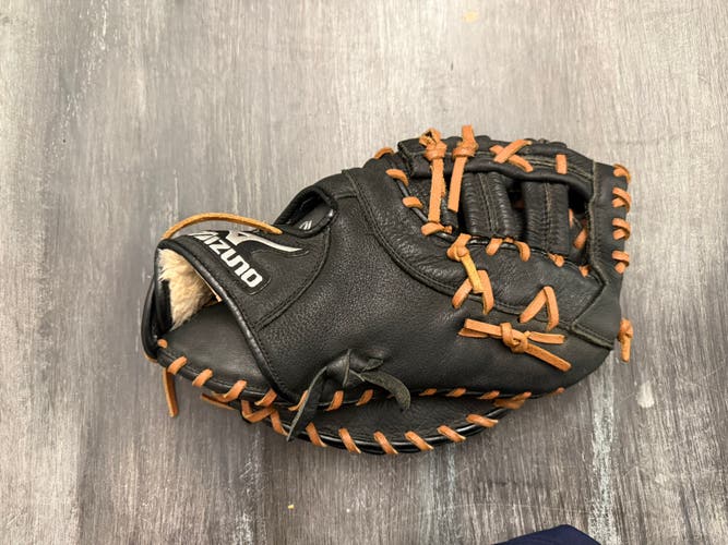 Mizuno MVP Youth  RH Baseball 1st base Glove 12" (Used like new)