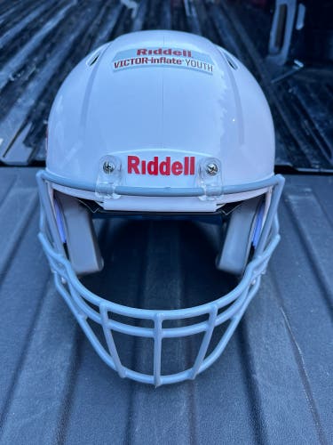 White Youth Small/Medium Riddell Victor Helmet (New)