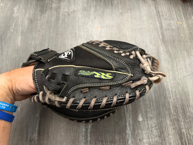 Louisville Slugger Zephyr RH Catcher's Softball Glove 33.5" (Used)