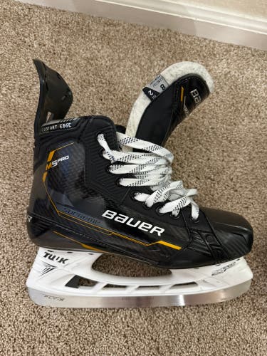 2022 Bauer Supreme M5 Pro Hockey Skates Regular Width 8 (Used)