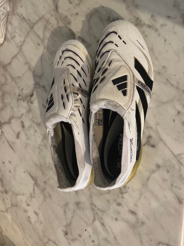 White Unisex W 7/M 6Adidas Predator Elite FG Molded Cleats (Used)