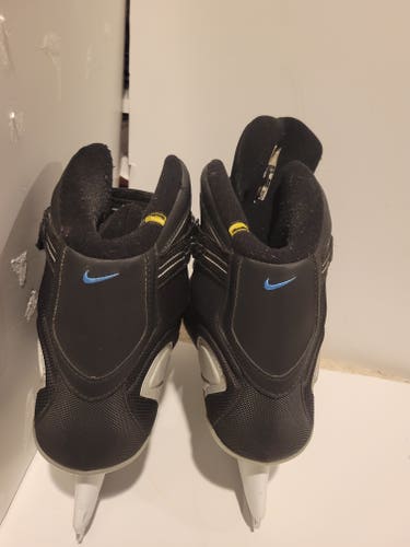 Black/Gray 2000 Nike Hockey Skates Regular Width 10 (Used)