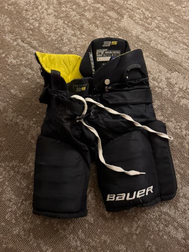 Black Junior Medium Bauer Supreme 3S Hockey Pants (Used)