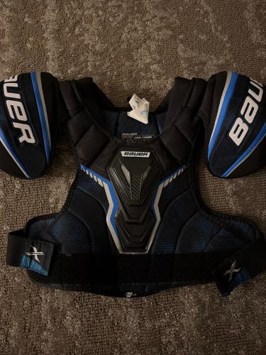 Large Intermediate Bauer X Shoulder Pads (Used)