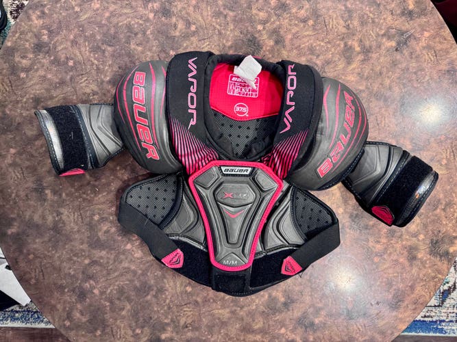 Medium Junior Bauer Vapor Xltx Pro Shoulder Pads (Used)