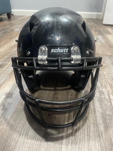 Black Youth Medium Schutt Vengeance A11 Helmet (Used)