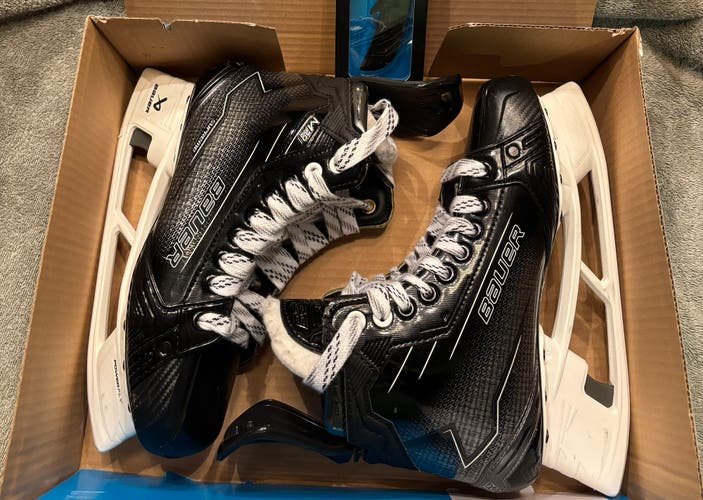 Black 2024 Bauer Supreme M50 Pro Hockey Skates Size 5.5 (Used)