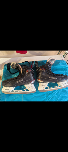 Black Bauer X400 Hockey Skates Regular Width 9.5 (Used)