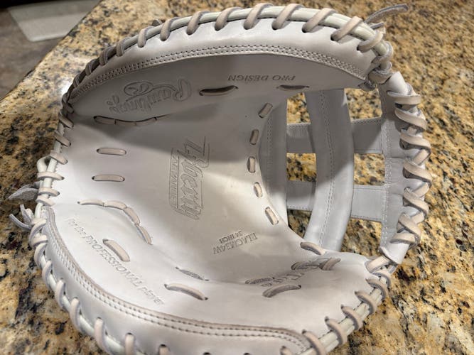 2024 Rawlings Liberty Advanced RH Catcher's Softball Glove 34" (Slightly Used)
