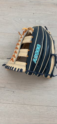 2023 Wilson A2000 RH Outfield Baseball Glove 12.75" (New)