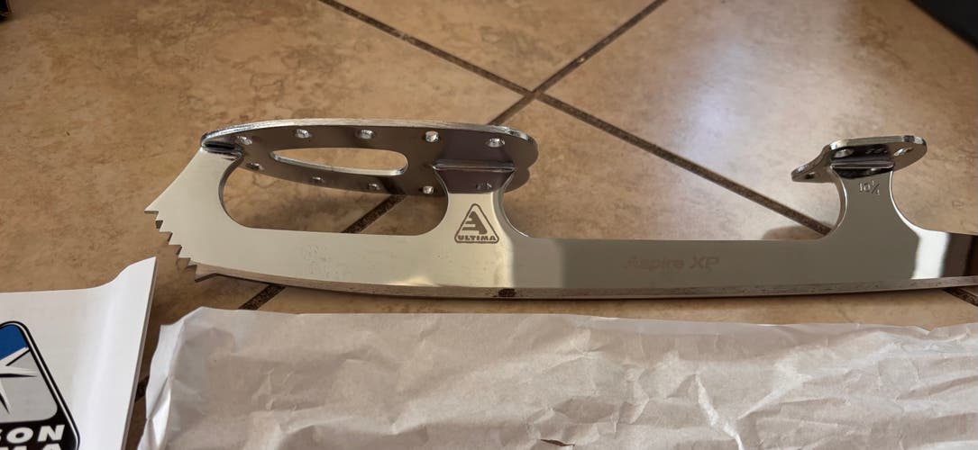 Jackson Aspire XP Figure Blades Adult 10 1/2 (New)