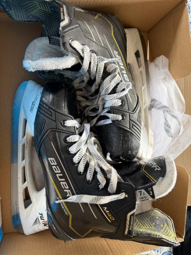 2024 Bauer Supreme M40 Hockey Skates 7.5 (Used)